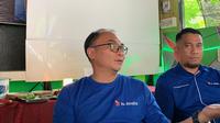 Direktur &amp; Chief Technology Officer XL Axiata, I Gede Darmayusa, saat berbincang di Jalan Lintas Malindo, Kecamatan Entikong, Kabupaten Sanggau, Provinsi Kalimantan Barat. Liputan6.com/Yuslianson