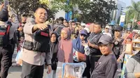 Kapolres Depok Tiba-Tiba Traktir Warga Jajan saat CFD dan Ngopi Waktu Patroli Malam