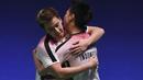 Ganda putra Indonesia, Kevin Sanjaya dan Marcus Gideon merayakan gelar All England di Birmingham, Minggu (18/3/2018). Mereka juara setelah mengalahkan Mathias Boe dan Carsten Mogensen dengan skor 21-18, 21-17. (AFP/Paul Ellis)