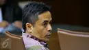 Terdakwa kasus dugaan korupsi pengadaan mobil listrik, Dirut PT. Sarimas Ahmadi Pratama, Dasep Ahmadi, menjalani sidang pembacaan vonis di Pengadilan Tipikor Jakarta, Senin (14/3/2016). (Liputan6.com/Faisal R Syam)