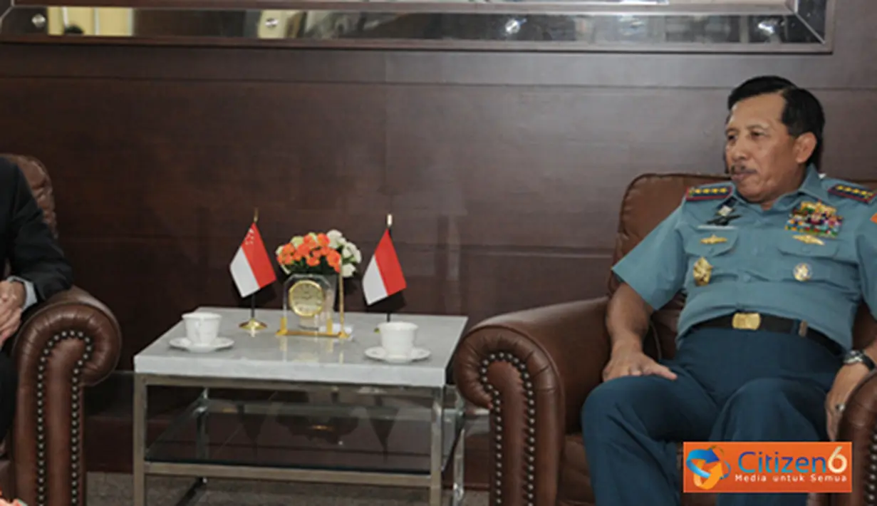 Citizen6, Jakarta: Kunjungan Mr. Anil Kumar Nayar tersebut dalam rangka Silaturahmi dengan Panglima TNI sebagai Dubes Singapura yang baru. (Pengirim: Badarudin Bakri).