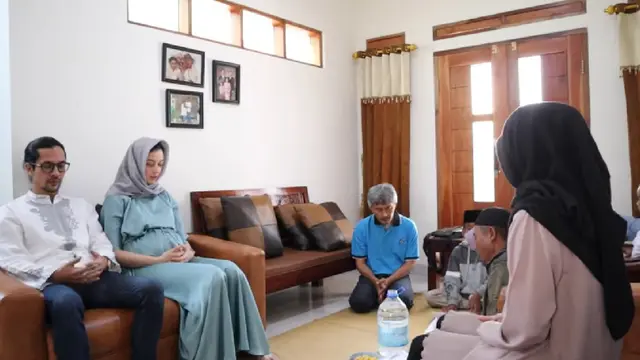 Momen tasyakuran sederhana kehamilan Kimberly Ryder
