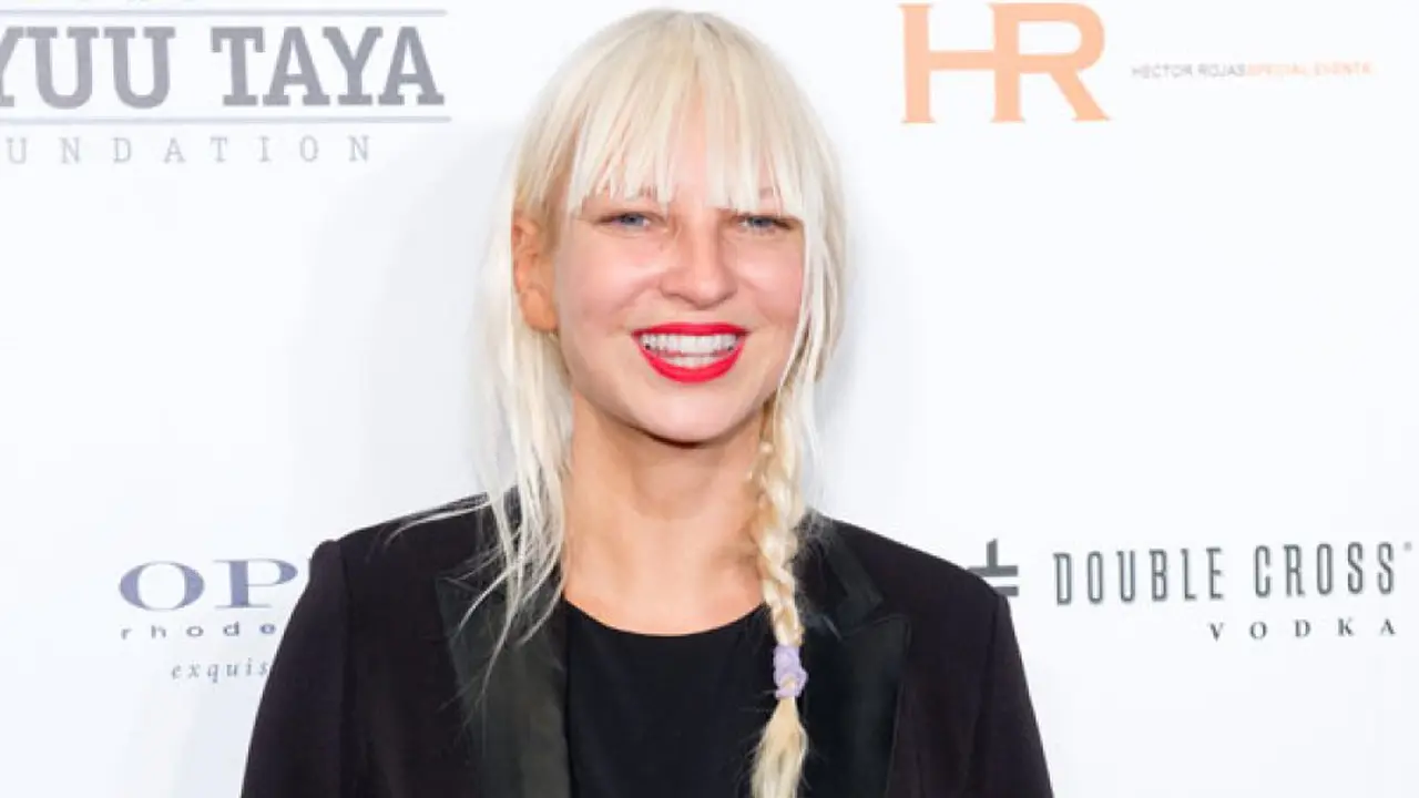 Sia Ciptakan Lagu Galau untuk Bruno Mars
