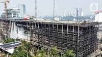 Foto udara gedung utama Gedung Kejaksaan Agung Republik Indonesia usai kebakaran hebat di Jakarta, Minggu (23/8/2020). Kebakaran selama 11 jam menyebabkan gedung utama Kejaksaan Agung, baik sayap kanan maupun kiri, hangus terbakar. (Liputan6.com/Faizal Fanani)