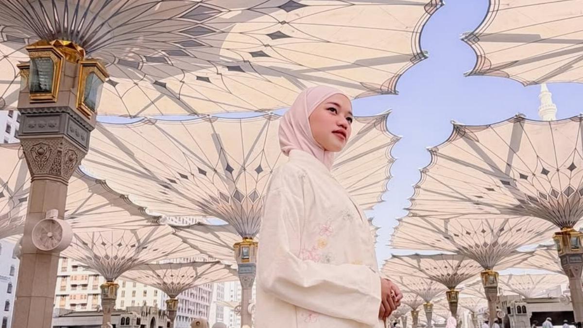 Potret Ummi Quary Jalani Umrah, Ungkap Perjalanan Penuh Tangis dan Rasa Syukur
