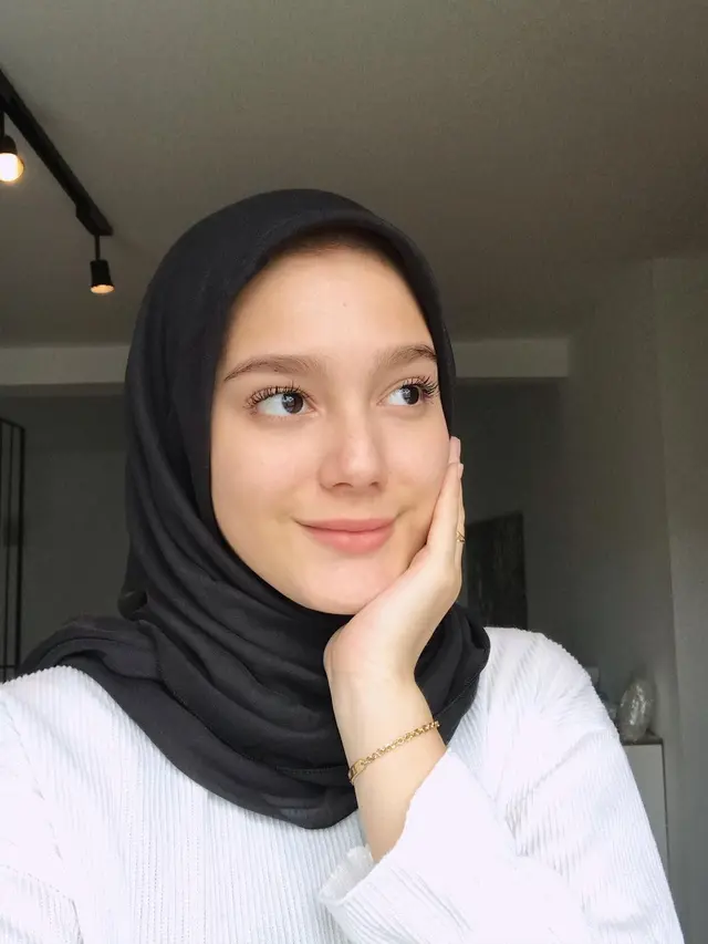 Dikabarkan Jadi Pacar Baru Aditya Zoni, Ini 6 Potret Yasmine Selebgram Malaysia