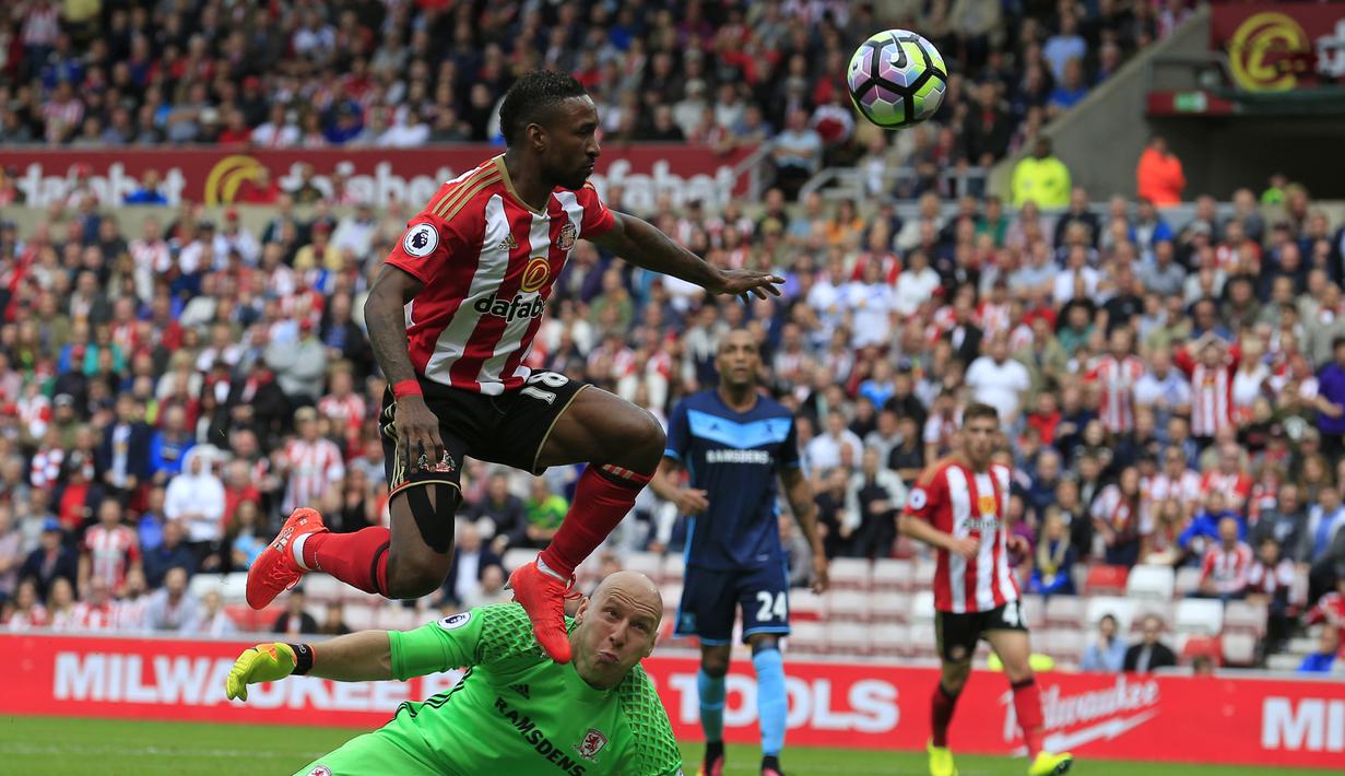 1. Jermain Defoe. Striker asal Inggris yang pernah memperkuat West Ham, Tottenham, Portsmouth, Sunderland dan Bournemouth dalam rentang 1999-2018 ini mampu mencetak 24 gol selama menjadi pemain pengganti dengan rasio 128,8 menit per gol. (AFP/Lindsey Parnaby)