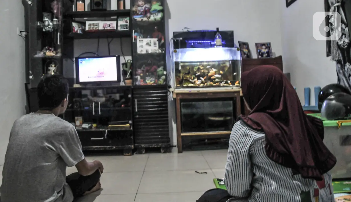 Aktivitas warga di salah satu unit rumah susun sewa (Rusunawa) Penjaringan, Jakarta Utara, Kamis (18/8/2022). Pemprov DKI Jakarta meresmikan 12 Rusunawa Baru yang tersebar di empat wilayah yang terdiri dari 33 tower dan 7.421 unit sebagai bentuk menjamin kesempatan bagi setiap warga untuk bisa mendapatkan kesejahteraan dan kebahagiaan di perkotaan lewat hunian. (merdeka.com/Iqbal S Nugroho)