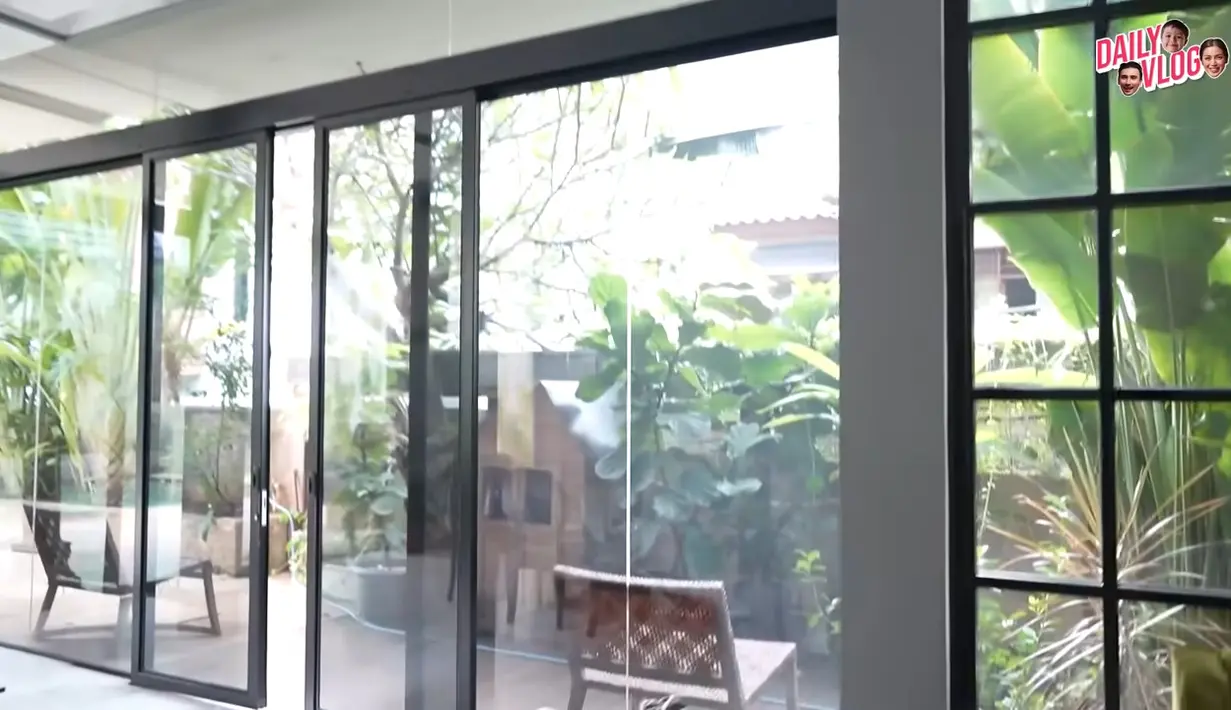 Menurut kakaknya, Erick, rumah tersebut sudah dilisting alias siap dijual (YouTube Jedar)