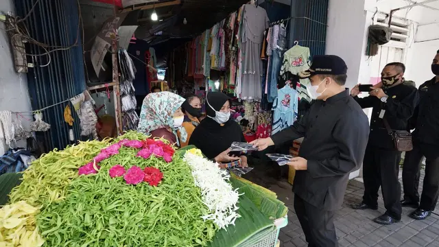 Pembagian masker di Banyuwangi