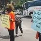 Demo mahasiswa yang menuntut Kejati Riau menuntut tuntas dugaan penyelewengan hibah dan bansos di Kabupaten Siak. (Liputan6.com/M Syukur)