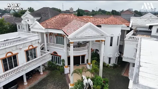Fasad Depan Rumah Aktor Senior Herdin Hidayat
