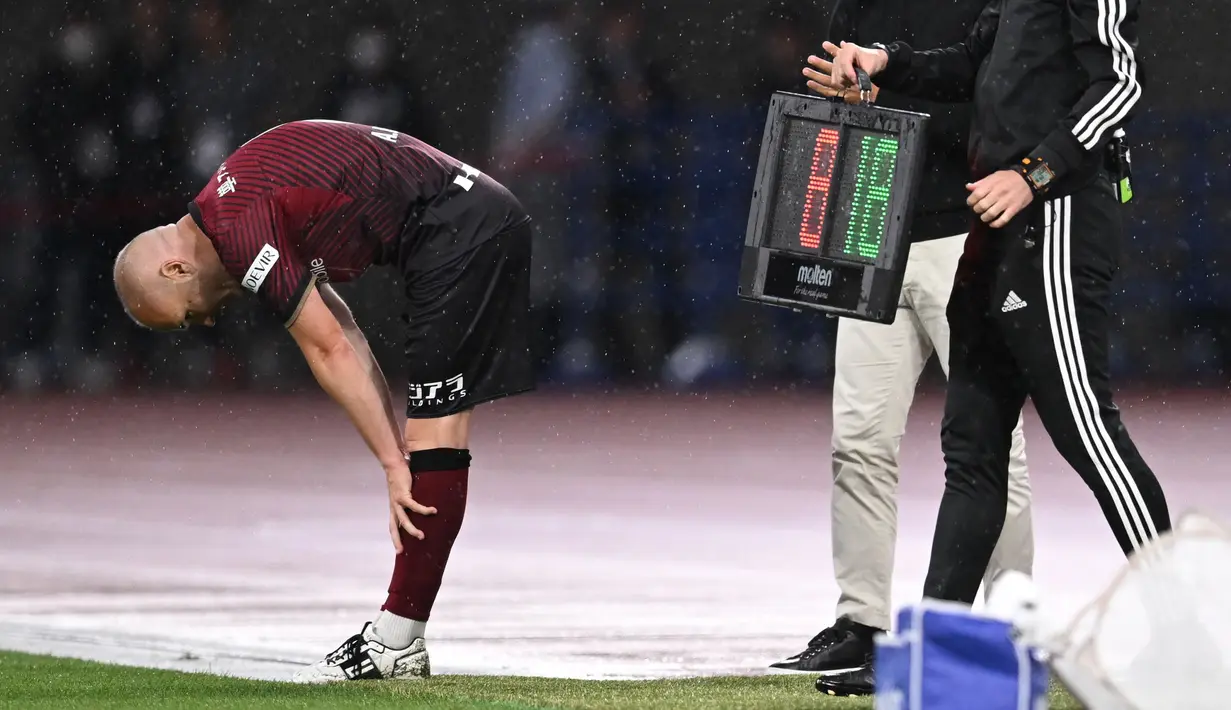 Iniesta tercatat telah bermain sebanyak 133 kali untuk Vissel Kobe di semua ajang. Ia berhasil mencetak 26 gol dan 25 assist. Namun, hal paling utama adalah kedatangan sang pemain yang membuat banyak mata mulai melirik J1 League dan memberikan inspirasi besar bagi generasi muda dan tua di Negeri Sakura. (AFP/Yuichi Yamazaki)
