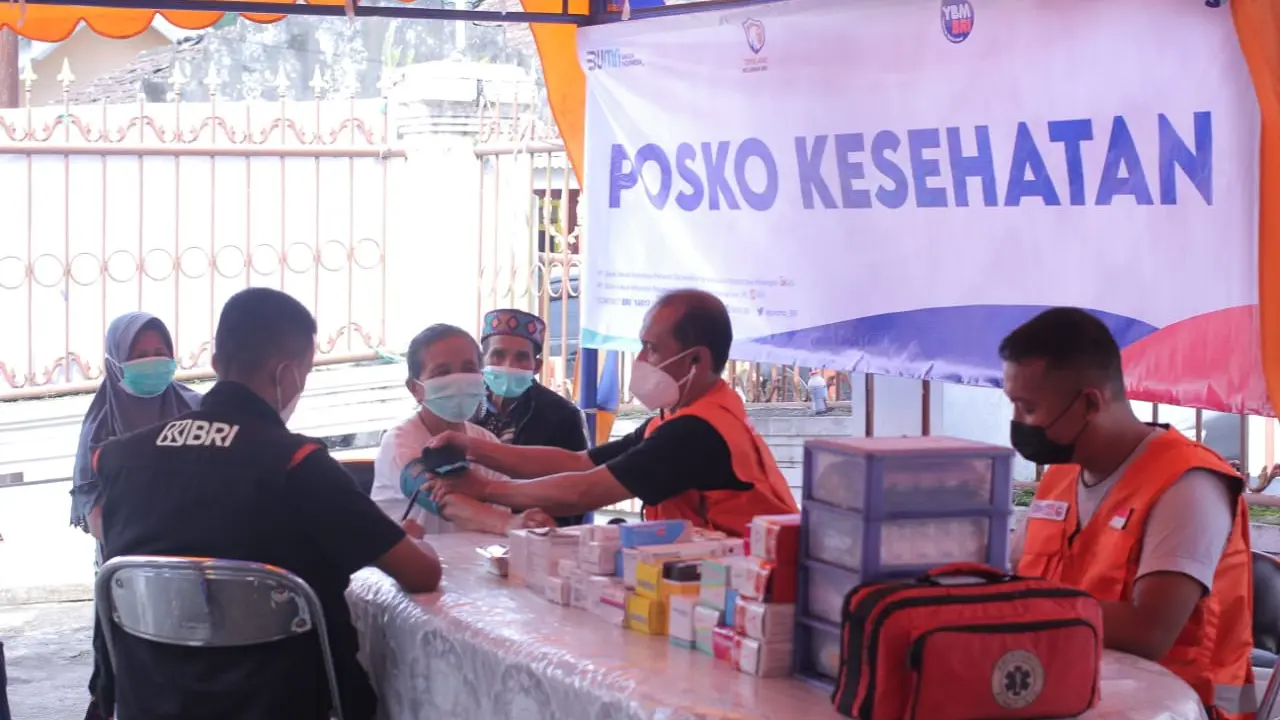 BRI Peduli Beri Pengobatan Gratis Ratusan Warga Terdampak Bencana Semeru