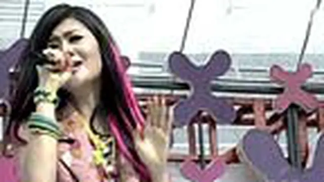 Indah Dewi Pertiwi - Tentang Aku Dan Dia