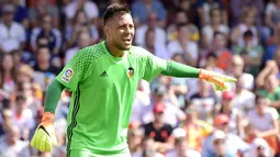 Meski berusia 39 tahun dan berstatus bebas transfer selama lebih dari setahun, Diego Alves belum secara resmi mengumumkan pengunduran dirinya dari sepak bola profesional. Kiper legendaris La Liga ini baru-baru ini bermain di Celta Vigo, meskipun tidak tampil untuk klub selama satu tahun di Estadio de Balaidos. (JOSE JORDAN / AFP)