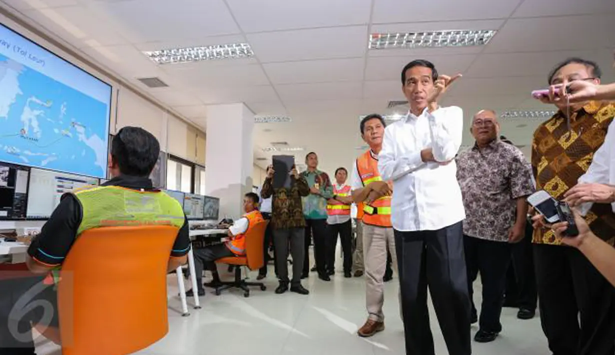 Begini nih, gaya Pak Jokowi pas sidak di Pelabuhan Tanjung Priok  (Liputan6.com)