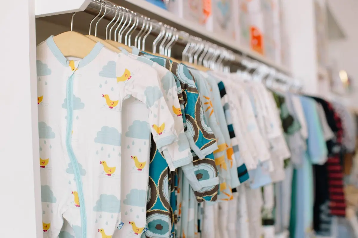 Bisa Tetap Stylish, Tips Anti Impulsif Belanja Baju Anak