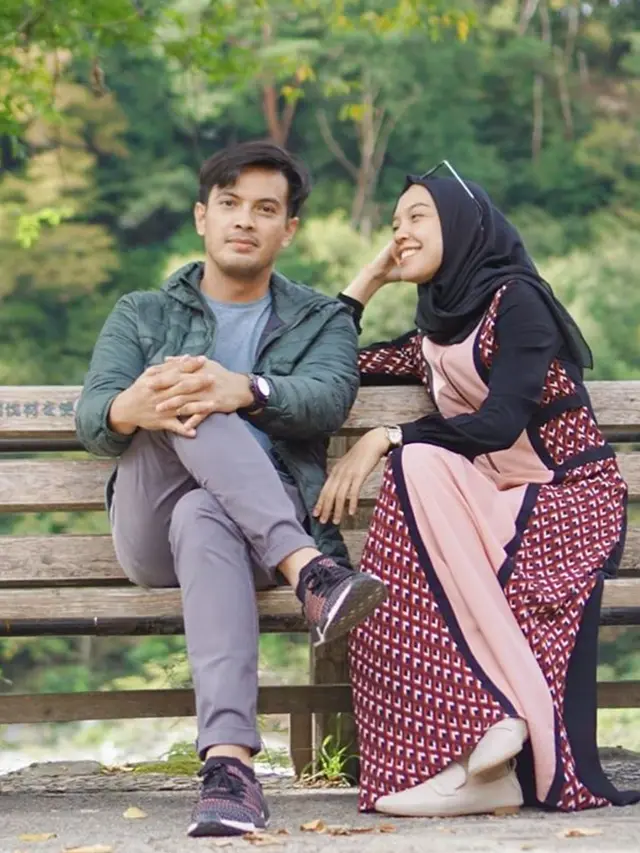 Jarang Tersorot, Ini 6 Potret Harmonis Temmy Rahadi dan Istri