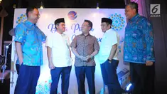 Direktur Utama AirNav Indonesia Novie Riyanto R (tengah) berbincang dengan petinggi AirNav Indonesia disela acara buka puasa bersama di Jakarta, Selasa (14/5). Airnav Indonesia menerima permintaan penerbangan tambahan pada angkutan Lebaran tahun 2019. (Liputan6.com/Angga Yuniar)