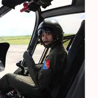 Helikopter tempur bukan kendaraan sembarangan. Perempuan di Indonesia bahkan di Asia Tenggara baru Fariana Dewi Djakaria yang bisa! Hebat!