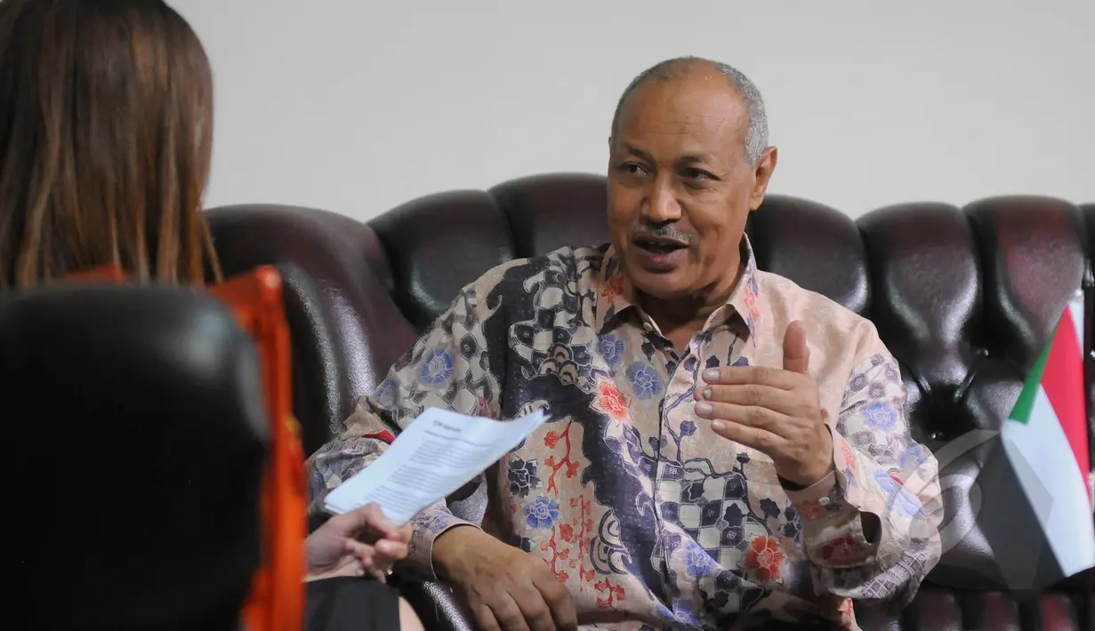 Abd Al Rahim Al Siddig menjawab pertanyaan yang diajukan Liputan6.com, Jakarta, Senin (23/3/2015). Kepada Liputan6.com Abd Al Rahim Al Siddig menceritakan banyak hal tentang kerjasama Sudan dengan Indonesia.(Liputan6.com/Herman Zakharia)