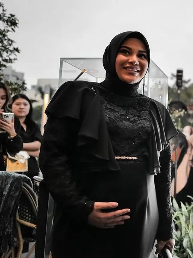 OOTD Aurel Hermansyah saat hamil kedua (Instagram/aurelie.hermansyah)