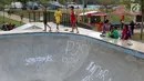 Coretan mengotori area Skate Park RPTRA Kalijodo, Jakarta, Sabtu (15/6/2019). Beberapa coretan dari orang yang tidak bertanggung jawab mulai mengotori salah satu arena bermain di RPTRA Kalijodo. (Liputan6.com/Helmi Fithriansyah)