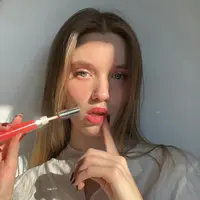 Fimela bagikan tips untuk hasilkan tampilan plumpy lips yang sempurna dengan menggunakan makeup. Scroll terus untuk temukan jawabannya, Sahabat Fimela! [Pexels/Angelica Kushnir].