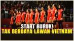 Timnas Voli Putri Indonesia U-21 gagal memetik kemenangan di laga perdana Kejuaraan Dunia Voli Putri U-21 2025. Mereka dipermalukan dengan skor 0-3 (15-25, 16-25, 18-25) saat melawan Vietnam U-21 di Jawa Pos Arena, Surabaya, Kamis (7/8/2025).