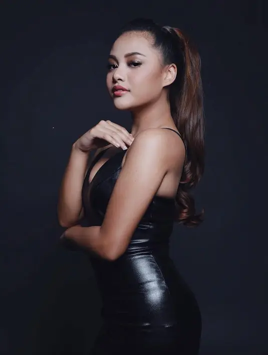 Aurel Hermansyah termasuk selebriti muda Indonesia yang kerap mendapat komentar perihal penampilannya. Sebagian besar warganet menanggap penampilan gadis 19 tahun ini terlalu dewasa. (Foto: instagram.com/aurelie.hermansyah)