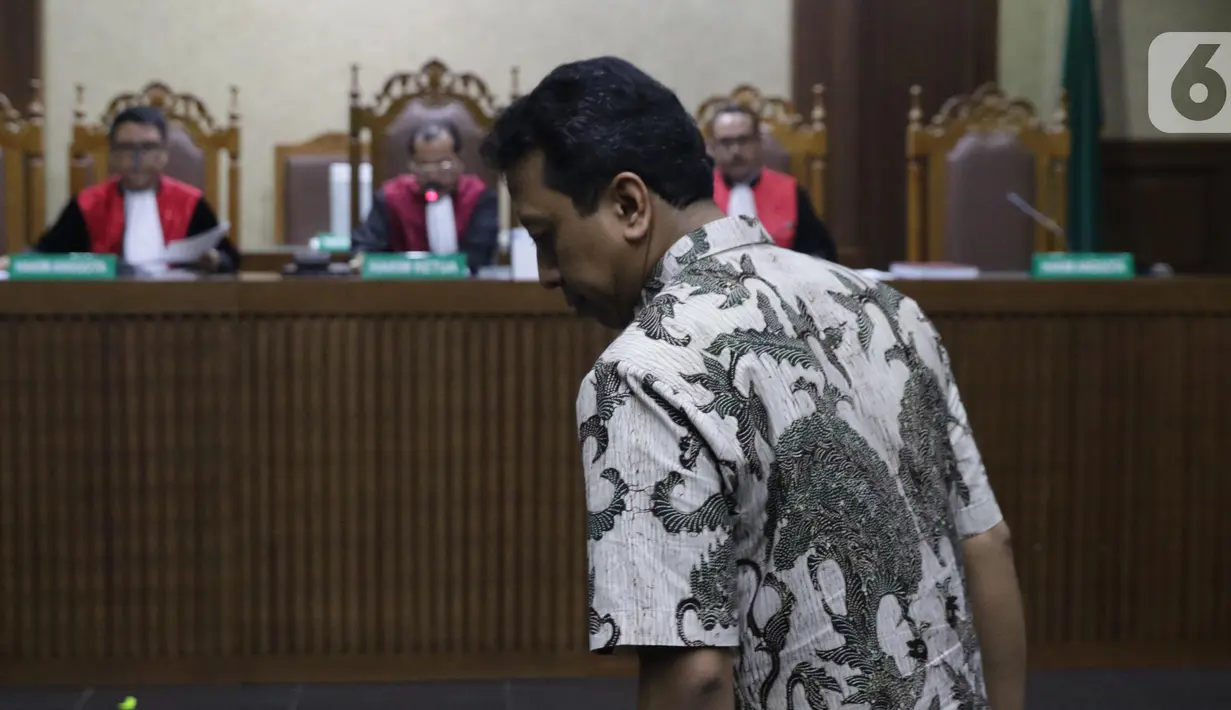 Terdakwa dugaan suap jual-beli jabatan di lingkungan Kemenag, M Romahurmuziy saat menjalani sidang lanjutan di Pengadilan Tipikor, Jakarta, Rabu (23/10/2019). Sidang mendengar keterangan saksi, salah satunya Kepala Kemenag Gresik Muafaq Wirahadi (Liputan6.com/Helmi Fithriansyah)