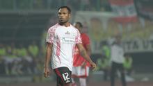 Pemain Persipura Jayapura, Nelson Alom saat bersama timnya melawan Persija Jakarta pada Liga 1 2017 di Stadion Patriot, Bekasi, (8/7/2017). Persija bermain imbang 1-1. (Bola.com/Nicklas Hanoatubun) 