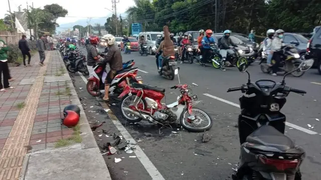 Kecelakaan beruntun di jalur Puncak, Cisarua, Bogor