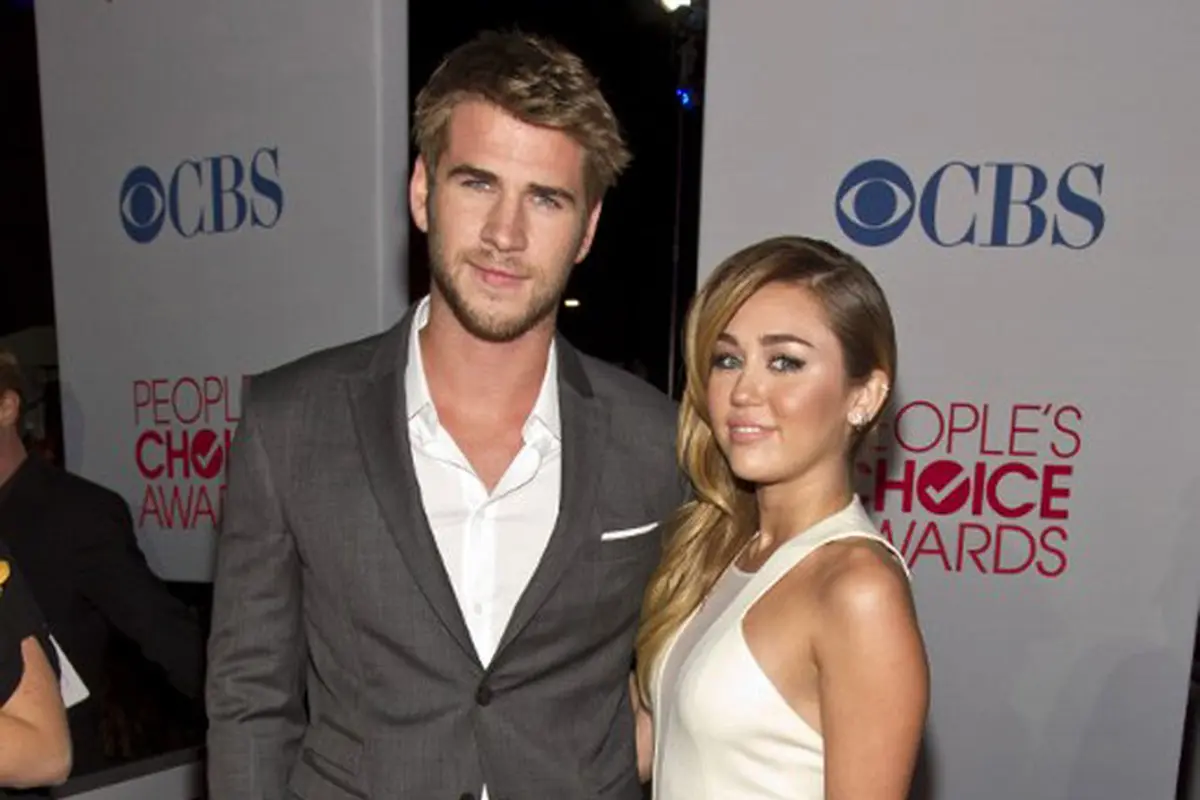 [Bintang] Miley Cyrus dan Liam Hemsworth