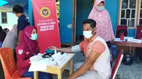 Vaksinasi massal BINDA Sulbar di Desa Sumare, Mamuju (Liputan6.com/Istimewa)