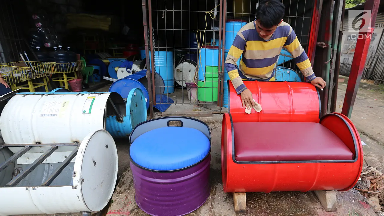 FOTO: Menyulap Drum Bekas Menjadi Mebel Rumah Tangga