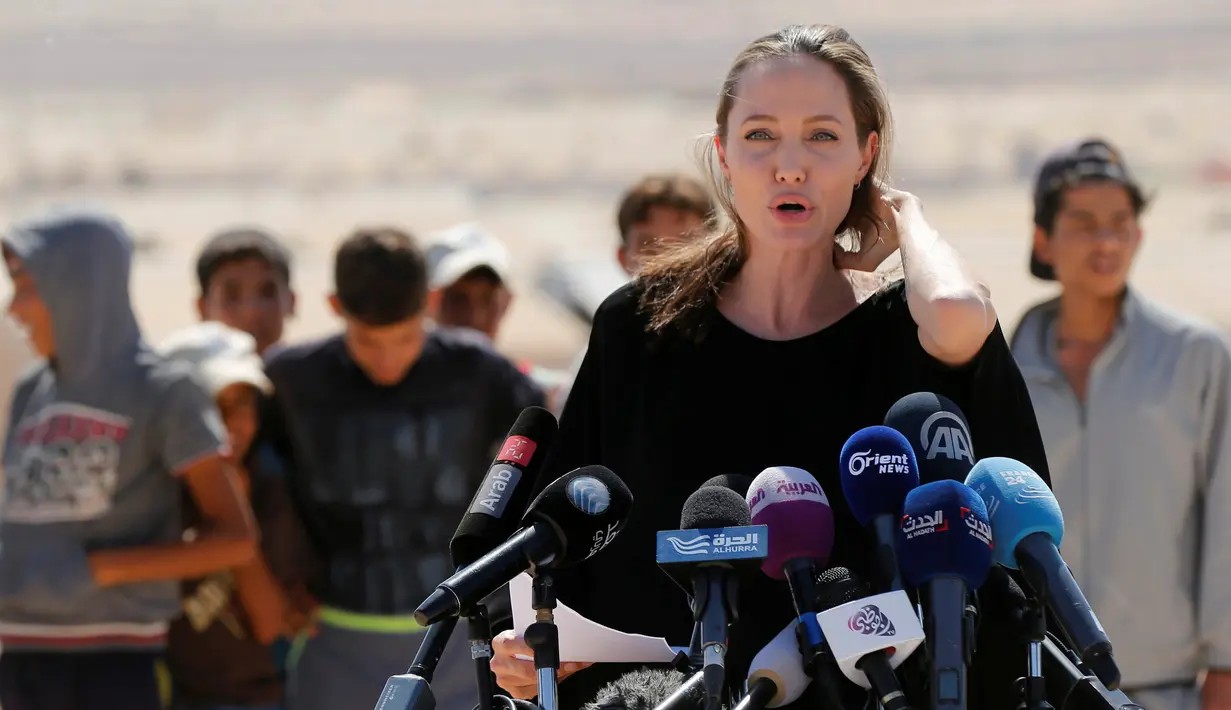 Angelina Jolie menyebut reputasi PBB saat ini telah dirusak oleh sejumlah kasus pelecehan seksual yang dilakukan oleh oknum pasukan penjaga perdamaian, Yordania, Jumat (9/9).  (REUTERS / Muhammad Hamed)