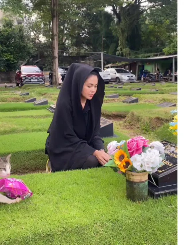 10 Potret Artis Ziarah Makam Jelang Ramadhan 2026, Raffi Ahmad hingga Indro Warkop