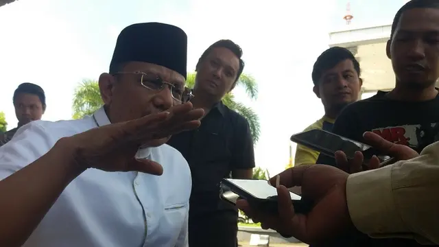 Kajati Sulsel, Tarmizi saat menjabat menjelaskan duduk perkara kasus dugaan korupsi yang jerat mantan Ketua PWI Sulsel (Liputan6.com/ Eka Hakim)