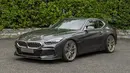 Secara tampilan eksterior depan tidak terlihat perbedaan signifikan. Wajahnya masih serupa dengan Z4 pada umumnya dengan profil kap mesin yang panjang. Perbedaannya hanya terlihat pada penambahan front splitter di bagian bawah bumper. (Source: caranddriver.com)
