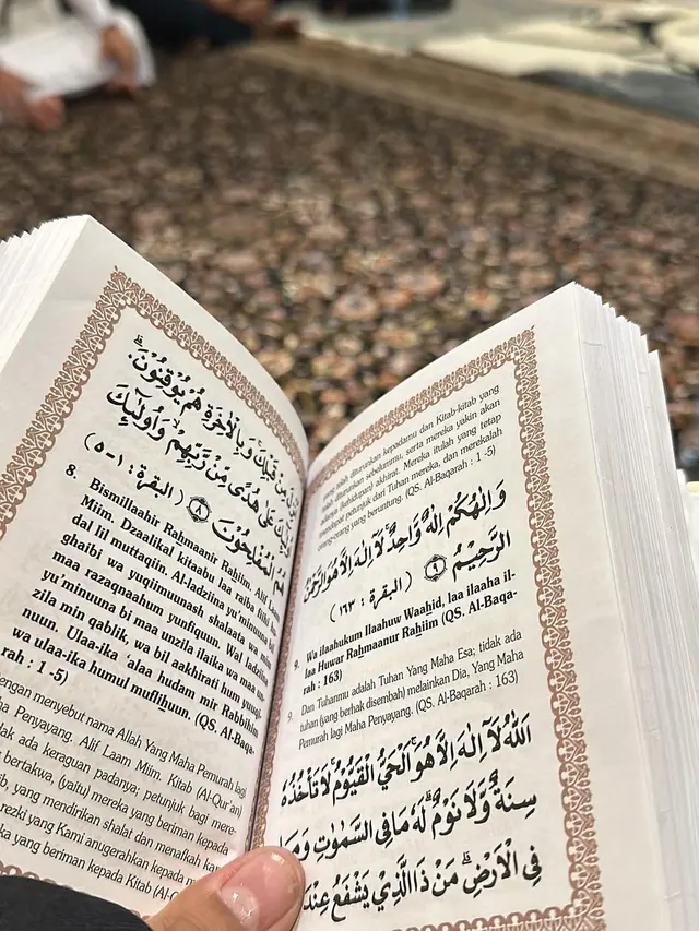 Gelar Pengajian, Ini 8 Potret Ivan Gunawan Pakai Gamis dan Peci yang Curi Perhatian