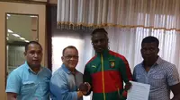 Pemain naturalisasi, Bio Paulin Pierre akan memperkuat Sriwijaya FC di Piala Presiden 2017 dan Liga 1. (Bola.com/Riskha Prasetya)