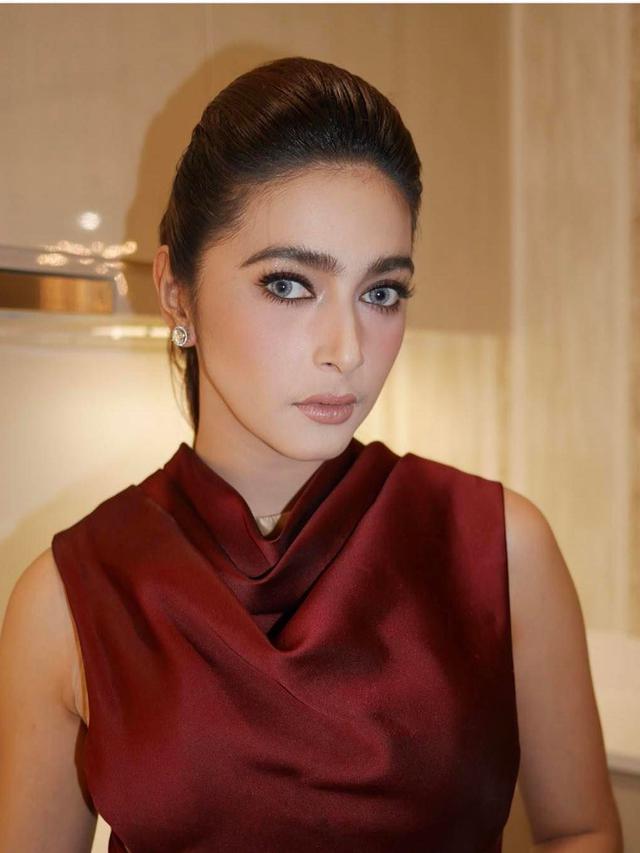 Biasa Natural, Ini 8 Potret Nabila Syakieb dengan Makeup Tebal