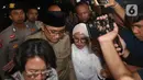 Diketahui, hari ini Selasa (16/12/2025), Yaqut Cholil Qoumas kembali menjalani pemeriksaan terkait dugaan korupsi dalam penentuan kuota dan penyelenggaraan ibadah haji pada Kementerian Agama tahun 2023–2024. Tampak dalam foto, mantan Menteri Agama Republik Indonesia, Yaqut Cholil Qoumas, saat meninggalkan Gedung Komisi Pemberantasan Korupsi (KPK), Jakarta, Selasa (16/12/2025). (Liputan6.com/HelmiFithriansyah)