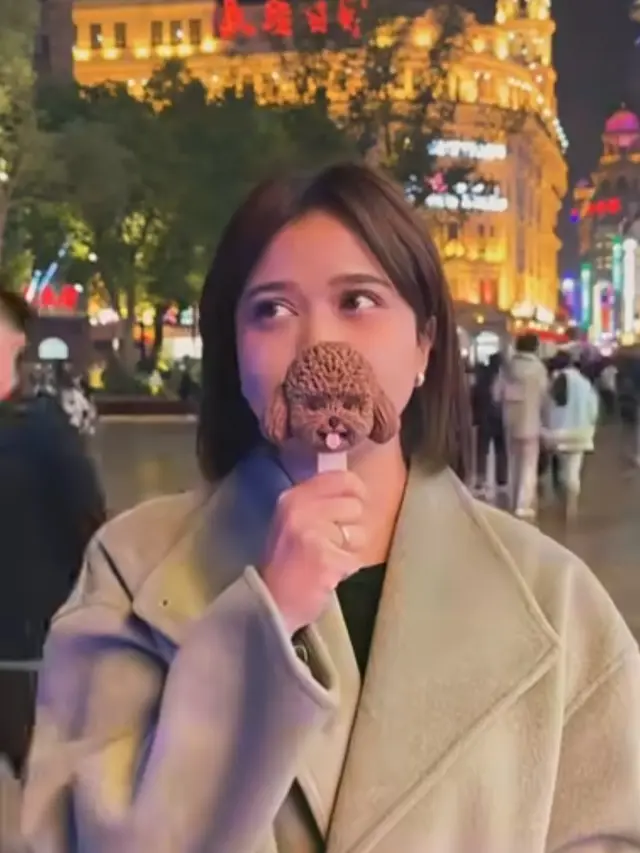 Brisia Jodie Bulan Madu ke China pakai coat. [@brisiajodie96]