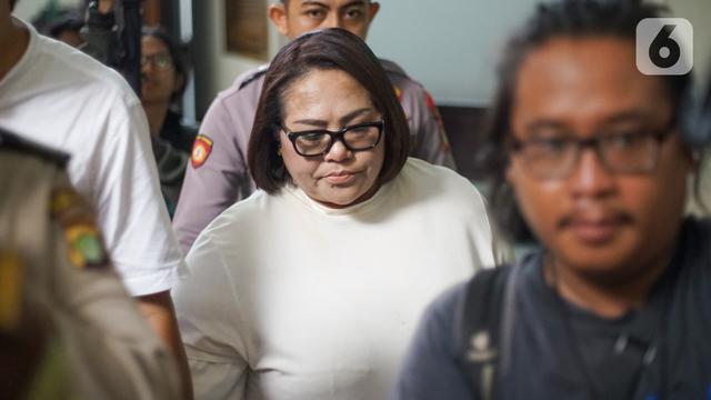 Pelawak Nunung dan Suaminya Dituntut 1,5 Tahun Penjara