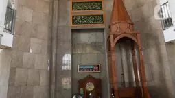 Masjid Jami Al Fajri berdiri sejak 1947 ini tengah direnovasi total mulai tahun 2027. (Liputan6.com/Herman Zakharia)