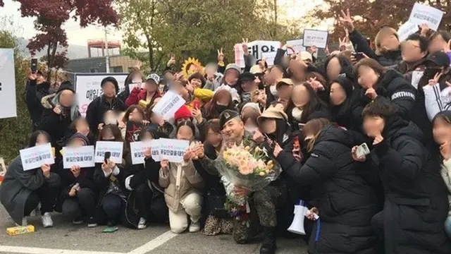 7 Potret Terbaru Taeyang dan Daesung Big Bang Usai Wamil, Disambut Haru Bahagia