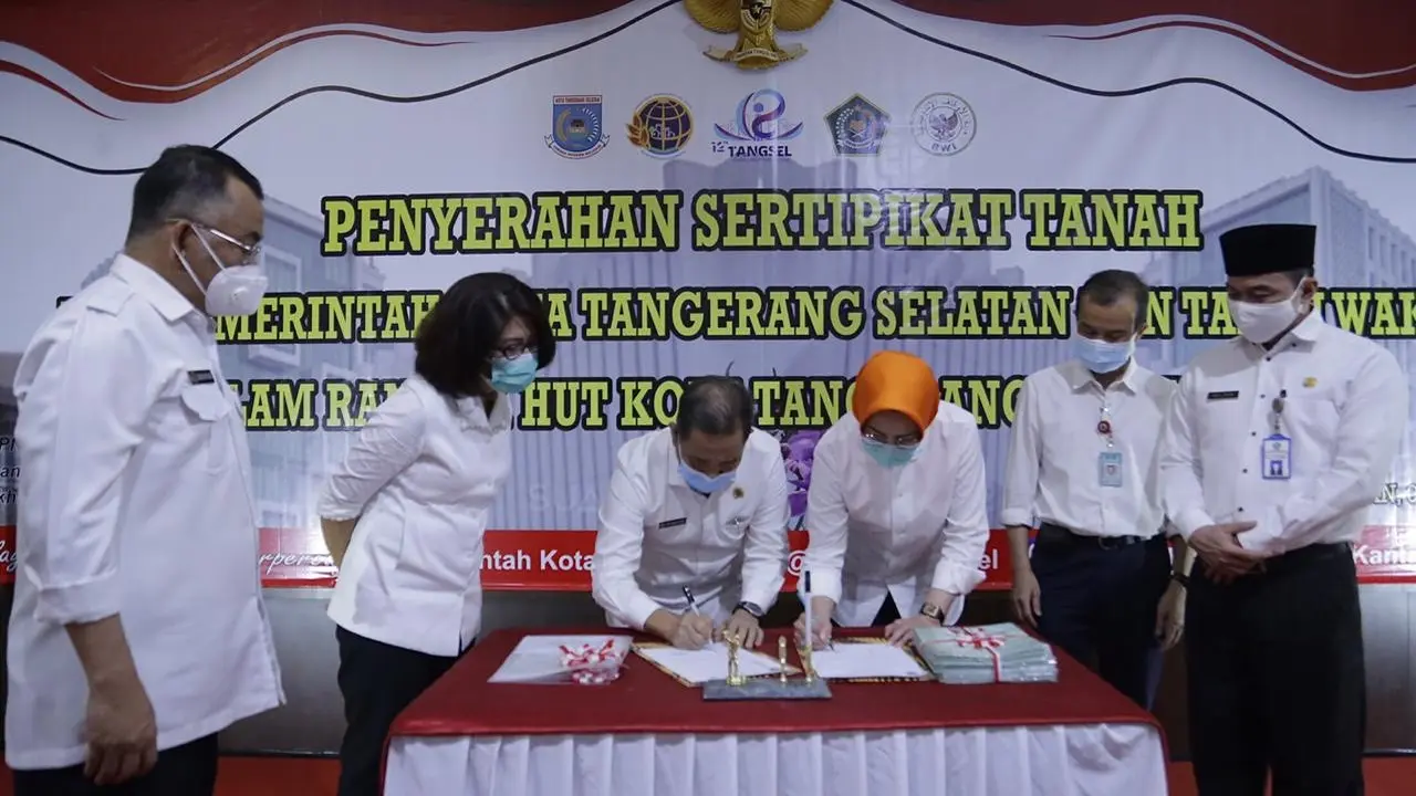 Penyerahan sertifikat Tanah di Tangsel